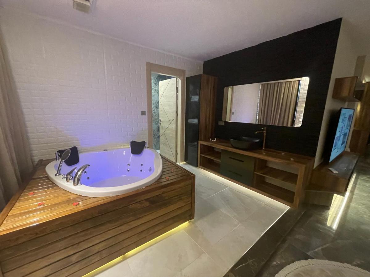 Le Luxe Suites Hotel & Spa ブルサ エクステリア 写真
